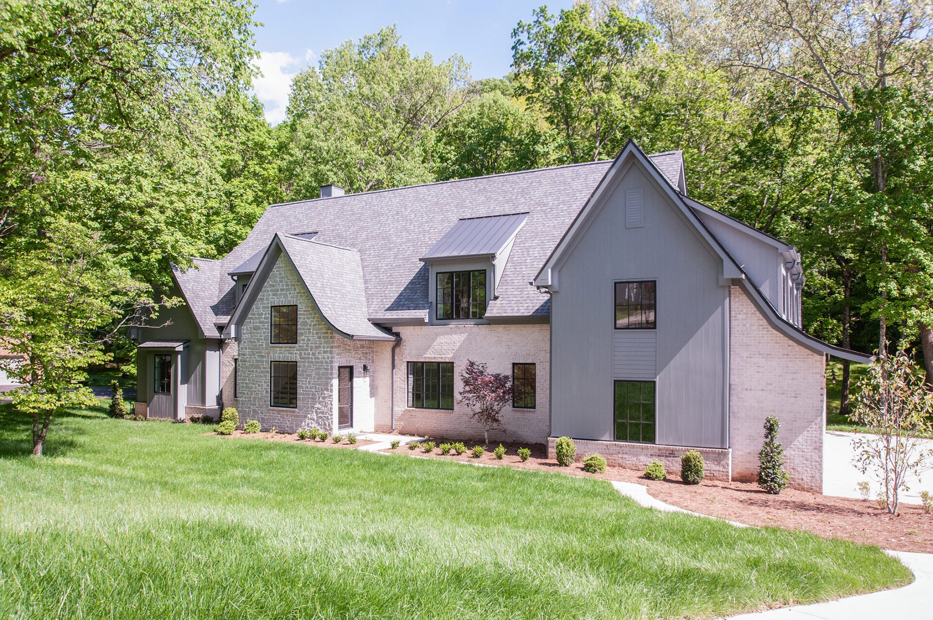 Home builders in Nashville, Brentwood, and Franklin, TN built this brand new modern home